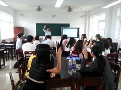 中部合同研修での落語の講義の画像