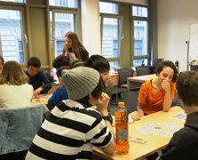 Picture of Japanese language exchange Saberjünk with games