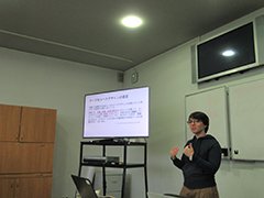 The picture of Trzaska, giving a training program report at the South Poland Japanese Teachers Network