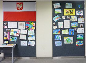 「へいわってどんなこと？」プロジェクトに参加したポーランドの子供たちが書いた絵の写真