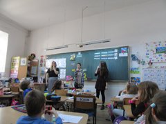 Picture of of students studying Japanese gestures