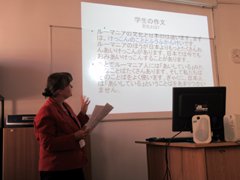 The picture of Speech by Focşeneanu, Head of the Japanese Language Department, at the Japanese-language education symposium