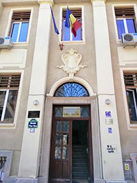 The picture of the entrance to the Faculty of Foreign Languages and Literatures at the University of Bucharest