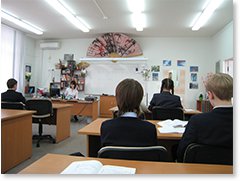 モスクワ郊外のシュコーラの日本語教室の写真