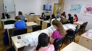 Picture of Tadoku reading activities in the classroom