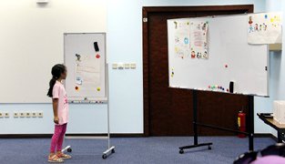 The picture of a presentation at the end of the Marugoto short course for children.