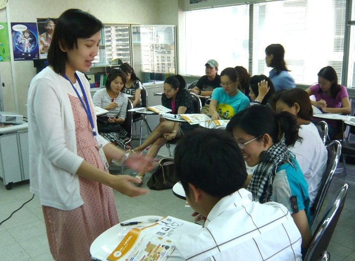 バンコク日本文化センターでの授業の写真