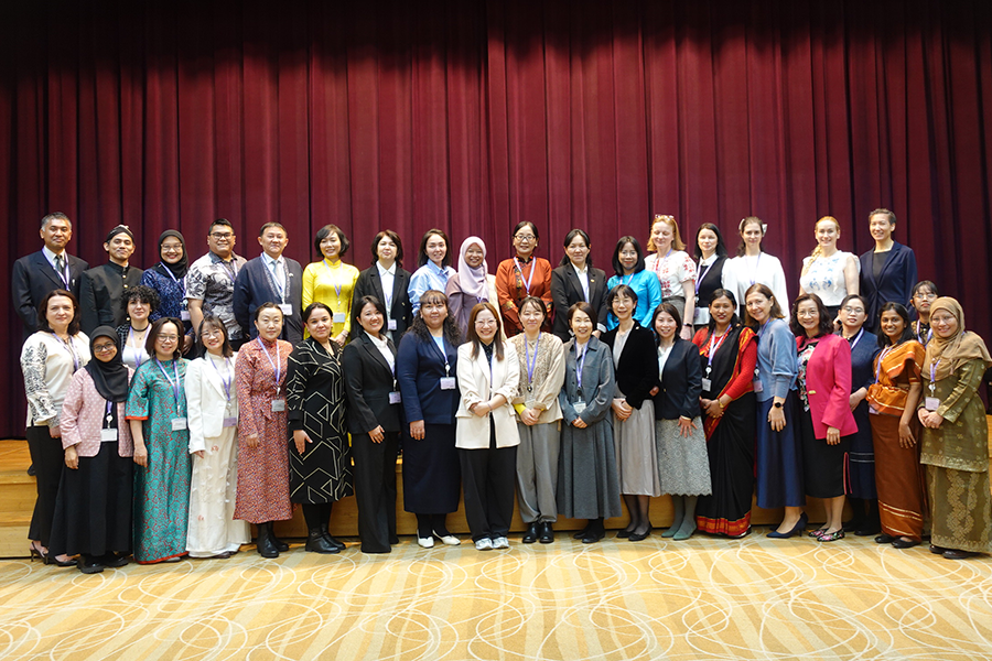 令和7(2025)年度(冬期)海外日本語教師教授法研修の研修参加者の集合写真