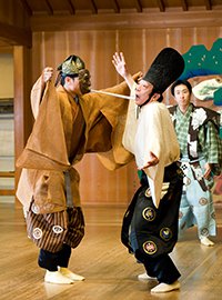 狂言「蚊相撲(かずもう)」舞台の様子