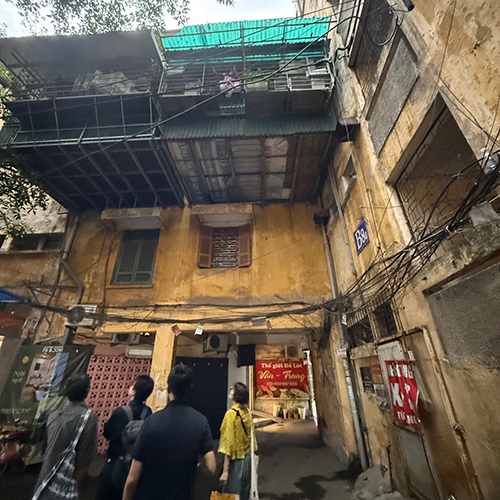 1950~1980年代に公務員向けの住宅として各地に建てられた団地「クー・タップ・テー」の外観の近景