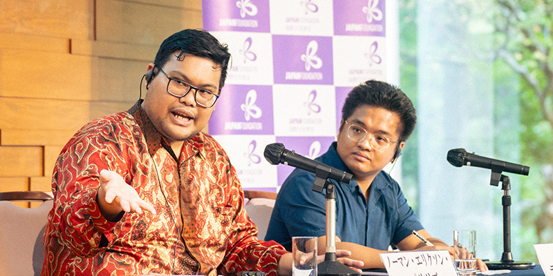 Photo of Norman introducing himself with Paolo