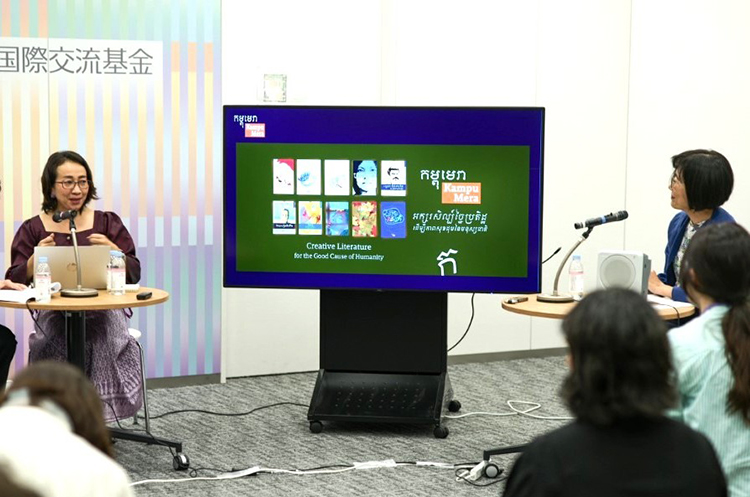 So Phina and Hoashi Aki in the talk session.