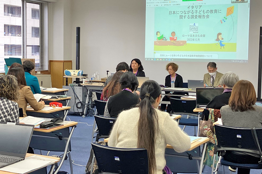 1日目の報告会の様子の写真