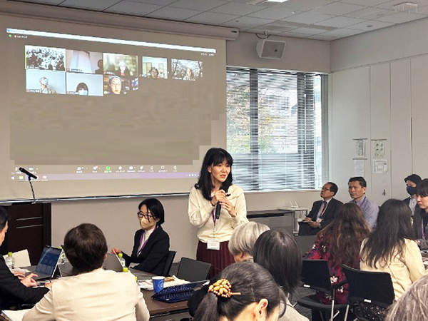 全体共有の様子の写真